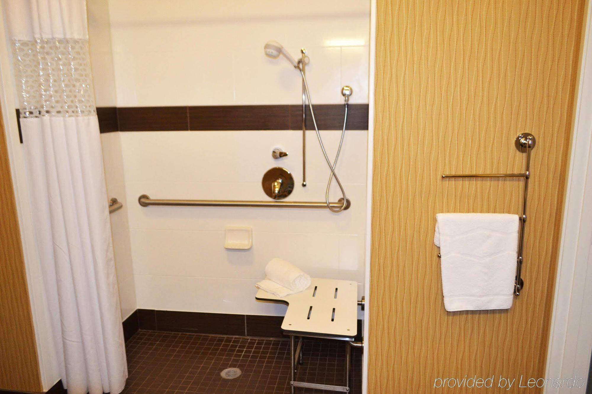 ハンプトン イン シアトル エバレット ダウンタウン エクステリア 写真
